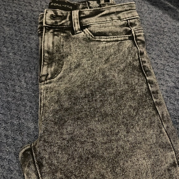 Kendall and Kylie Jeans - Picture 3 of 5